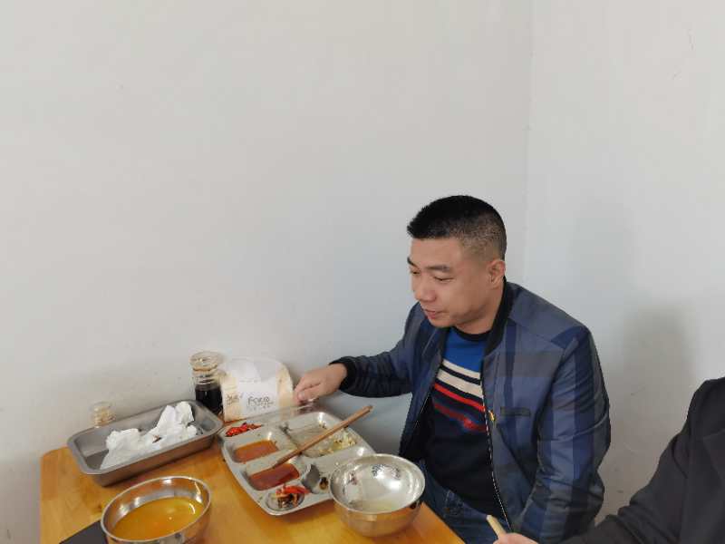 強監(jiān)督，重引導(dǎo)，杜絕“舌尖上的浪費”