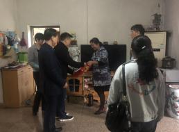 走訪慰問困難戶，真情關(guān)愛暖人心
